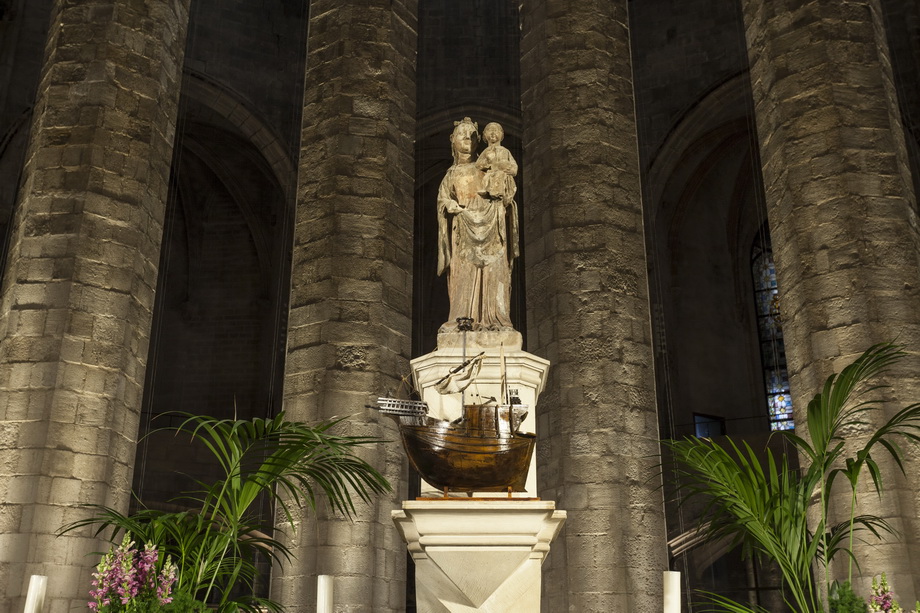Esglesia Santa María del Mar, il·luminació d'edificis | Quadrifoli Projectes 