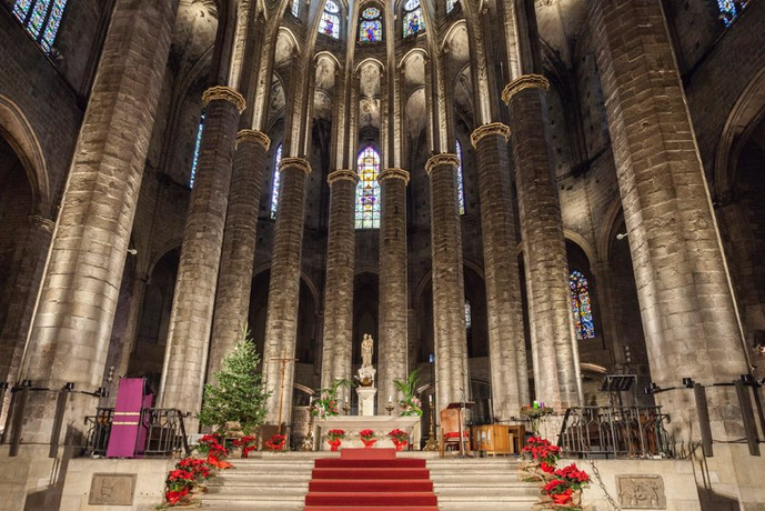 Iglesia Santa María del Mar, iluminación de edificios | Quadrifoli Projectes 